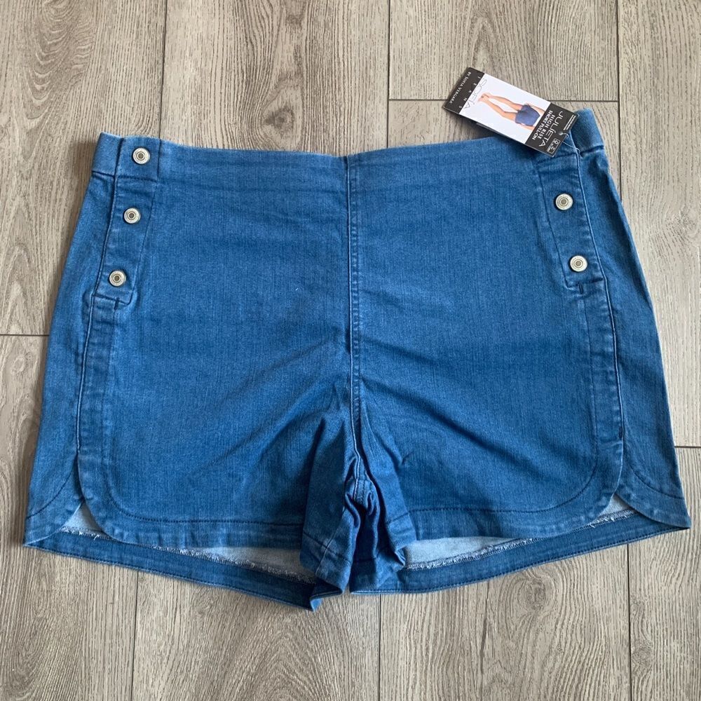 Sofia Vergara Julieta high rise shorts pull on